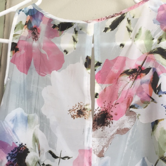 Women’s floral blouse - Picture 3 of 5